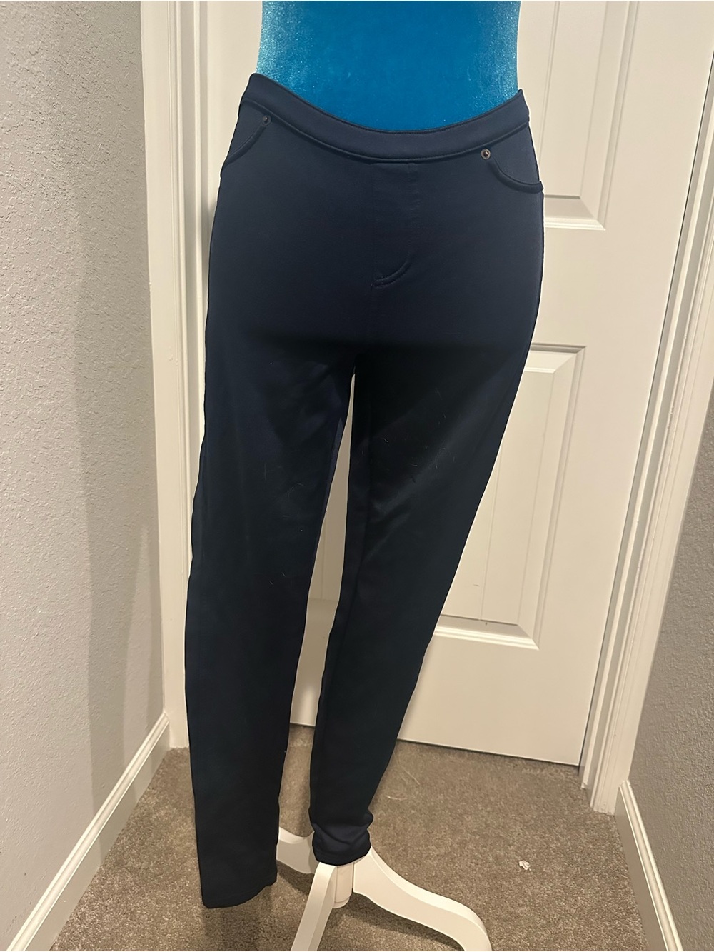 Navy Jegging-Style Pants Size Small